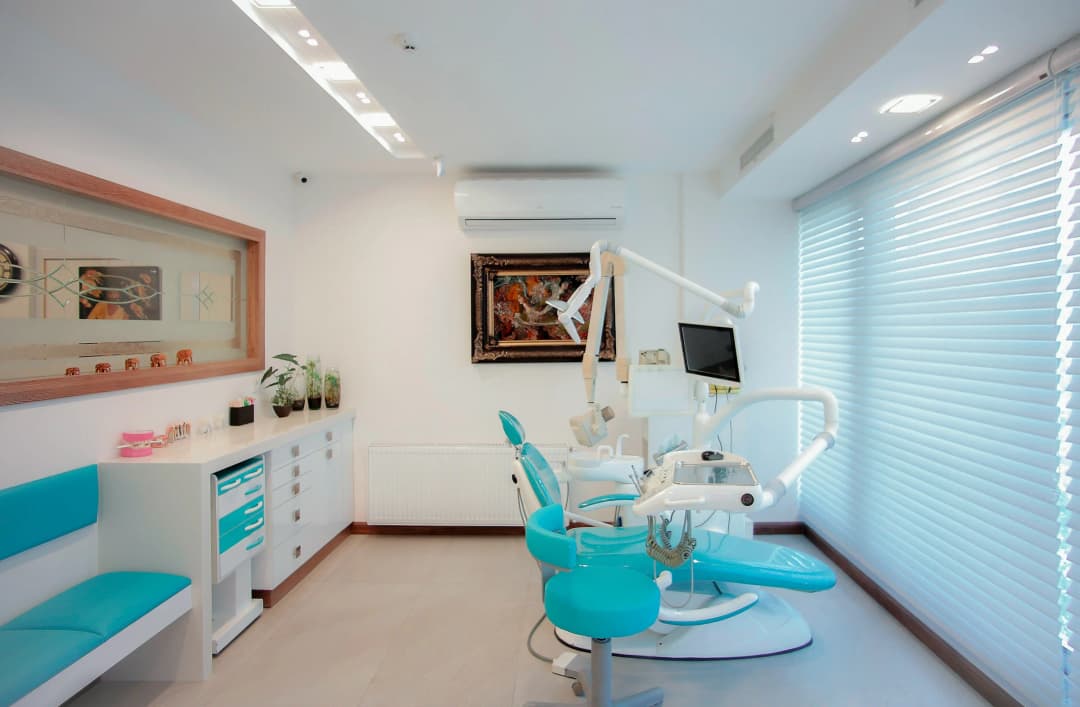 A dental care room with an empty seat